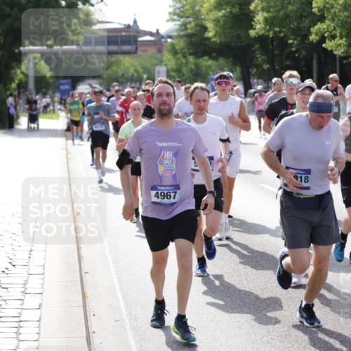 29.06.2025 - hella hamburg halbmarathon Jannik Wohlers http://msf.ph/oto/8250801 29.06.2025 09:56:20 Lombardsbrücke 1460, 1496, 1628, 1833, 1877, 2013, 2058, 2208, 2378, 2396, 2996, 3310, 3652, 4065, 4377, 4404, 4635, 4711, 5169, 5194, 5839, 6033, 6286, 6561, 6562, 7383, 7475, 8261, 8361, 8572, 8587, 8618, 8661, 8710, 8863, 8921, 9082, 9597, 9638, 9752, 9820, 9876, 9985, 10371, 10508, 11018, 11455, 11809, 11961, 12311, 12482, 12490, 12584, 12585, 12651, 12690, 12858, 13282, 13394, 13609, 13962, 14033, 14408, 14526, 14588, 14834, 14990, 14994, 15149, 15427, 15818 meine-sportfotos.de