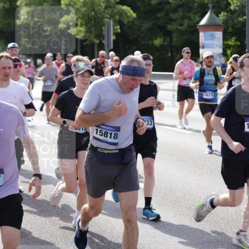 29.06.2025 - hella hamburg halbmarathon Jannik Wohlers http://msf.ph/oto/8250847 29.06.2025 09:56:21 Lombardsbrücke 1460, 1496, 1628, 1833, 1877, 2013, 2058, 2208, 2378, 2396, 2878, 3310, 3652, 4065, 4377, 4404, 4635, 4711, 4897, 5169, 5194, 5839, 6033, 6286, 6561, 6562, 7176, 7475, 8261, 8361, 8572, 8587, 8618, 8661, 8710, 8863, 8921, 9082, 9597, 9638, 9752, 9876, 9985, 10371, 10508, 11018, 11455, 11809, 11961, 12311, 12482, 12490, 12584, 12585, 12651, 12690, 12858, 13282, 13394, 13609, 13962, 14033, 14408, 14526, 14588, 14834, 14990, 14994, 15149, 15427, 15818 meine-sportfotos.de