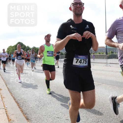 29.06.2025 - hella hamburg halbmarathon Lena Gebhardt http://msf.ph/oto/8250861 29.06.2025 09:56:41 Lombardsbrücke 1452, 1460, 1496, 1499, 1592, 1628, 1833, 1877, 2013, 2058, 2074, 2082, 2111, 2208, 2340, 2378, 2396, 2771, 2878, 2953, 2996, 3256, 3296, 3310, 3652, 4065, 4077, 4377, 4404, 4635, 4711, 4833, 4897, 5169, 5194, 5482, 5600, 5607, 5839, 5978, 6033, 6168, 6286, 6377, 6511, 6512, 6561, 6562, 6631, 7176, 7383, 7475, 7583, 7943, 8261, 8361, 8514, 8572, 8587, 8618, 8661, 8710, 8863, 8921, 8968, 8996, 9082, 9246, 9497, 9537, 9597, 9638, 10596 meine-sportfotos.de