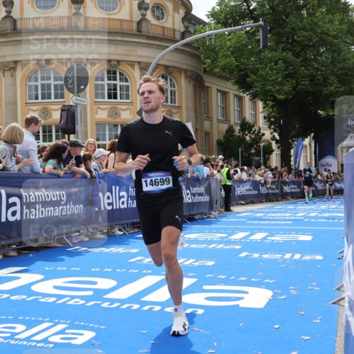 29.06.2025 - hella hamburg halbmarathon Strokosch-Dieckow http://msf.ph/oto/8250874 29.06.2025 10:40:18 Ziel 3547, 5409, 5410, 5803, 8370, 8465, 10968, 11731, 12704, 13667, 14699, 14924, 17245, 17916, 18614, 18979 meine-sportfotos.de