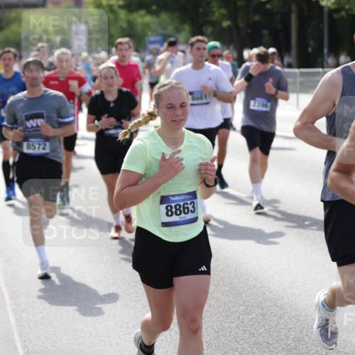 29.06.2025 - hella hamburg halbmarathon Jannik Wohlers http://msf.ph/oto/8250911 29.06.2025 09:56:22 Lombardsbrücke 1460, 1496, 1833, 2013, 2058, 2208, 2378, 2396, 2878, 3310, 3652, 4065, 4377, 4404, 4635, 4897, 5169, 5194, 5839, 6033, 6286, 6377, 6561, 6562, 7176, 7475, 8261, 8361, 8572, 8587, 8618, 8661, 8710, 8863, 8921, 9082, 9597, 9638, 9752, 9876, 9985, 10371, 10508, 11455, 11809, 11961, 12311, 12482, 12490, 12584, 12585, 12651, 12690, 12858, 13282, 13394, 13609, 13962, 14033, 14408, 14526, 14588, 14834, 14990, 14994, 15149, 15818 meine-sportfotos.de