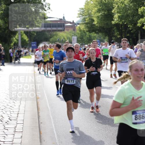 29.06.2025 - hella hamburg halbmarathon Jannik Wohlers http://msf.ph/oto/8250935 29.06.2025 09:56:23 Lombardsbrücke 1460, 1496, 1833, 2013, 2058, 2074, 2208, 2340, 2378, 2396, 2878, 3310, 3652, 4065, 4377, 4404, 4635, 4897, 5169, 5194, 5839, 6033, 6286, 6377, 6561, 6562, 7176, 7475, 8261, 8361, 8572, 8587, 8618, 8661, 8710, 8863, 8921, 9082, 9497, 9597, 9638, 9752, 9876, 9985, 10371, 10508, 10896, 11455, 11809, 12311, 12482, 12490, 12584, 12585, 12651, 12690, 12858, 13245, 13282, 13394, 13609, 13962, 14033, 14408, 14526, 14588, 14834, 14990, 14994, 15149, 15818 meine-sportfotos.de