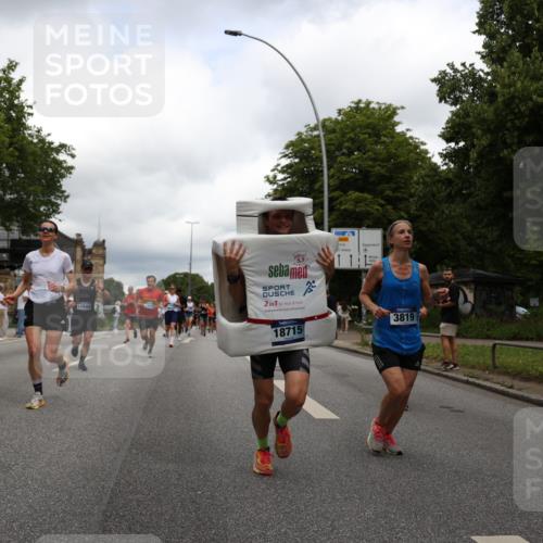 29.06.2025 - hella hamburg halbmarathon Yannick Fuchs http://msf.ph/oto/8250954 29.06.2025 10:47:56 20KM 1267, 1422, 1442, 1502, 1549, 1870, 2058, 2070, 2354, 2432, 2518, 2630, 3096, 3103, 3819, 4299, 5020, 5259, 6260, 6294, 6374, 6511, 6512, 7274, 7395, 7478, 7973, 8285, 8335, 8394, 9032, 9380, 9791, 9922, 10040, 11009, 11068, 11430, 11789, 11844, 12321, 12607, 12632, 13033, 13397, 13794, 13803, 13912, 14026, 14239, 14702, 15146, 15441, 15838, 15856, 15946, 16780, 17348, 17482, 18143, 18308, 18418, 18450, 18514, 18612, 19067 meine-sportfotos.de