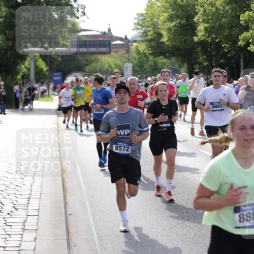 29.06.2025 - hella hamburg halbmarathon Jannik Wohlers http://msf.ph/oto/8250970 29.06.2025 09:56:23 Lombardsbrücke 1460, 1496, 1833, 2013, 2058, 2074, 2208, 2340, 2378, 2396, 2878, 3310, 3652, 4065, 4377, 4404, 4635, 4897, 5169, 5194, 5839, 6033, 6286, 6377, 6561, 6562, 7176, 7475, 8261, 8361, 8572, 8587, 8618, 8661, 8710, 8863, 8921, 9082, 9497, 9597, 9638, 9752, 9876, 9985, 10371, 10508, 10896, 11455, 11809, 12311, 12482, 12490, 12584, 12585, 12651, 12690, 12858, 13245, 13282, 13394, 13609, 13962, 14033, 14408, 14526, 14588, 14834, 14990, 14994, 15149, 15818 meine-sportfotos.de