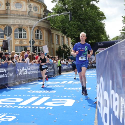29.06.2025 - hella hamburg halbmarathon Strokosch-Dieckow http://msf.ph/oto/8250992 29.06.2025 10:40:25 Ziel 6649, 7284, 8370, 8966, 10978, 11767, 12365, 12540, 14924, 15164, 15247, 17214, 17245, 17916, 18192 meine-sportfotos.de