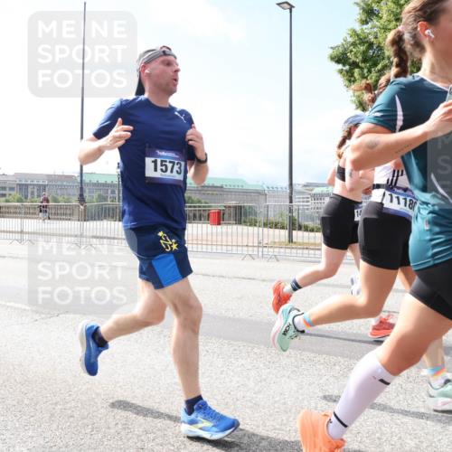 29.06.2025 - hella hamburg halbmarathon Lena Gebhardt http://msf.ph/oto/8251044 29.06.2025 10:10:24 Lombardsbrücke 1548, 1573, 3921, 4389, 5182, 5440, 5511, 7042, 7081, 7250, 7333, 7636, 7685, 8219, 8890, 9366, 9434, 9674, 9681, 9816, 10036, 10943, 11027, 11180, 11355, 11887, 11904, 11905, 12008, 12567, 12629, 13797, 13825, 13901, 14679, 14822, 15409, 16166, 16344, 16445, 16639, 16872, 17148, 17730, 18196, 18707, 19023 meine-sportfotos.de