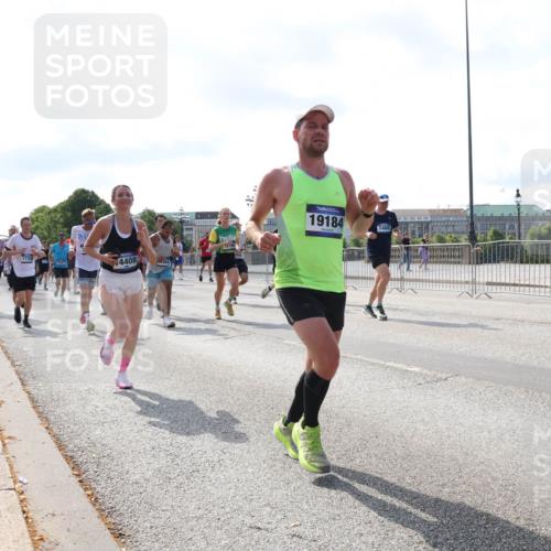 29.06.2025 - hella hamburg halbmarathon Lena Gebhardt http://msf.ph/oto/8251133 29.06.2025 09:56:42 Lombardsbrücke 1452, 1460, 1496, 1499, 1592, 1628, 1833, 1877, 2013, 2058, 2074, 2082, 2111, 2208, 2340, 2378, 2396, 2771, 2878, 2953, 2996, 3256, 3296, 3310, 3652, 4065, 4077, 4377, 4404, 4635, 4711, 4833, 4897, 5169, 5194, 5482, 5600, 5607, 5839, 5978, 6033, 6168, 6286, 6377, 6511, 6512, 6561, 6562, 6631, 7176, 7383, 7475, 7583, 7943, 8112, 8261, 8361, 8514, 8572, 8587, 8618, 8661, 8710, 8813, 8863, 8921, 8968, 8996, 9082, 9246, 9497, 9537, 9597, 9638 meine-sportfotos.de