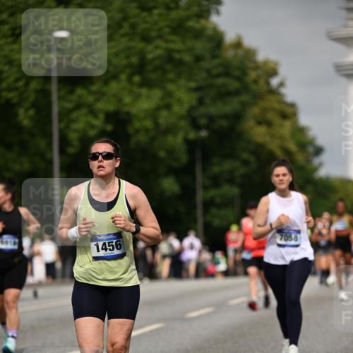 29.06.2025 - hella hamburg halbmarathon Dr. Thomas Lammeyer http://msf.ph/oto/8251146 29.06.2025 10:14:22 Kennedybrücke 1052, 1186, 1456, 1483, 1513, 4389, 7058, 7250, 7685, 8685, 9150, 9681, 9816, 9829, 9988 meine-sportfotos.de