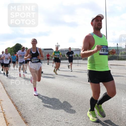 29.06.2025 - hella hamburg halbmarathon Lena Gebhardt http://msf.ph/oto/8251272 29.06.2025 09:56:42 Lombardsbrücke 1452, 1460, 1496, 1499, 1592, 1628, 1833, 1877, 2013, 2058, 2074, 2082, 2111, 2208, 2340, 2378, 2396, 2771, 2878, 2953, 2996, 3256, 3296, 3310, 3652, 4065, 4077, 4377, 4404, 4635, 4711, 4833, 4897, 5169, 5194, 5482, 5600, 5607, 5839, 5978, 6033, 6168, 6286, 6377, 6511, 6512, 6561, 6562, 6631, 7176, 7383, 7475, 7583, 7943, 8112, 8261, 8361, 8514, 8572, 8587, 8618, 8661, 8710, 8813, 8863, 8921, 8968, 8996, 9082, 9246, 9497, 9537, 9597, 9638 meine-sportfotos.de