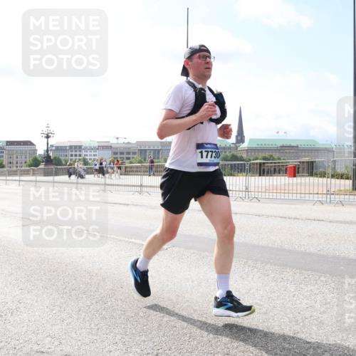 29.06.2025 - hella hamburg halbmarathon Lena Gebhardt http://msf.ph/oto/8251273 29.06.2025 10:10:26 Lombardsbrücke 1548, 1573, 3921, 4389, 5182, 5440, 5511, 5990, 5991, 7042, 7081, 7250, 7333, 7636, 7685, 8219, 8890, 9366, 9434, 9674, 9681, 9816, 10036, 10943, 11027, 11180, 11355, 11887, 11904, 11905, 12008, 12629, 13797, 13825, 13901, 14679, 14822, 15409, 16166, 16344, 16445, 16639, 16872, 17148, 17730, 18196, 19023 meine-sportfotos.de