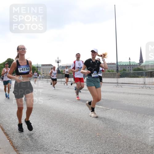 29.06.2025 - hella hamburg halbmarathon Lena Gebhardt http://msf.ph/oto/8251300 29.06.2025 10:45:42 Lombardsbrücke 1004, 1033, 1060, 1085, 1100, 1104, 1421, 1426, 1555, 1713, 1798, 1854, 1983, 2008, 2216, 2217, 2398, 2522, 2550, 2657, 2664, 2917, 2954, 2965, 2973, 3160, 3164, 3357, 3377, 3879, 3993, 4099, 4102, 4104, 4224, 4306, 4317, 4388, 4504, 4572, 4820, 4851, 5044, 5099, 5108, 5339, 5635, 5636, 5949, 6133, 6150, 6333, 6623, 6763, 6788, 6911, 6922, 6980, 7268, 7283, 7356, 7530, 7541, 7605, 7859, 8605, 8745, 9120, 9121, 9620, 10030, 10182, 10225, 10327, 10329, 10367, 10511, 11314 meine-sportfotos.de