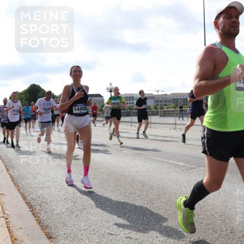 29.06.2025 - hella hamburg halbmarathon Lena Gebhardt http://msf.ph/oto/8251327 29.06.2025 09:56:42 Lombardsbrücke 1452, 1460, 1496, 1499, 1592, 1628, 1833, 1877, 2013, 2058, 2074, 2082, 2111, 2208, 2340, 2378, 2396, 2771, 2878, 2953, 2996, 3256, 3296, 3310, 3652, 4065, 4077, 4377, 4404, 4635, 4711, 4833, 4897, 5169, 5194, 5482, 5600, 5607, 5839, 5978, 6033, 6168, 6286, 6377, 6511, 6512, 6561, 6562, 6631, 7176, 7383, 7475, 7583, 7943, 8112, 8261, 8361, 8514, 8572, 8587, 8618, 8661, 8710, 8813, 8863, 8921, 8968, 8996, 9082, 9246, 9497, 9537, 9597, 9638 meine-sportfotos.de