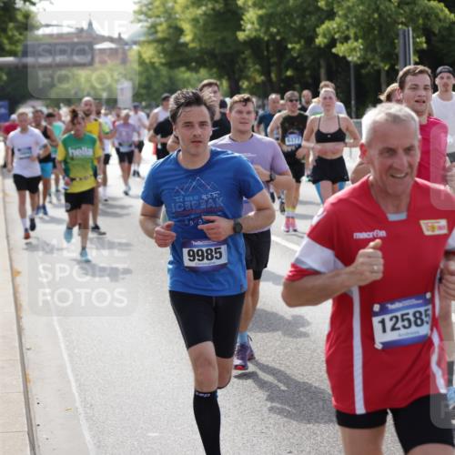 29.06.2025 - hella hamburg halbmarathon Jannik Wohlers http://msf.ph/oto/8251348 29.06.2025 09:56:26 Lombardsbrücke 1460, 1496, 1833, 2013, 2074, 2111, 2208, 2340, 2378, 2396, 2878, 3310, 3652, 4377, 4635, 4897, 5169, 5194, 5839, 6033, 6377, 6561, 6562, 6631, 7176, 8112, 8261, 8572, 8587, 8618, 8661, 8710, 8813, 8863, 8921, 9082, 9497, 9597, 9638, 9876, 9985, 10189, 10371, 10508, 10896, 11184, 11809, 12311, 12482, 12584, 12585, 12590, 12651, 12690, 12858, 13245, 13282, 13394, 13609, 13962, 14033, 14526, 14588, 14834, 14990, 15149, 15818 meine-sportfotos.de