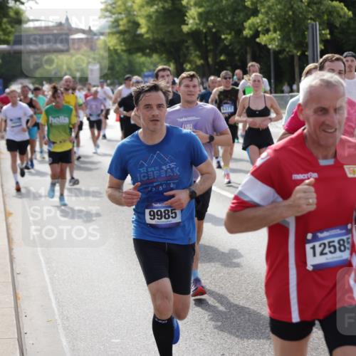 29.06.2025 - hella hamburg halbmarathon Jannik Wohlers http://msf.ph/oto/8251384 29.06.2025 09:56:26 Lombardsbrücke 1460, 1496, 1833, 2013, 2074, 2111, 2208, 2340, 2378, 2396, 2878, 3310, 3652, 4377, 4635, 4897, 5169, 5194, 5839, 6033, 6377, 6561, 6562, 6631, 7176, 8112, 8261, 8572, 8587, 8618, 8661, 8710, 8813, 8863, 8921, 9082, 9497, 9597, 9638, 9876, 9985, 10189, 10371, 10508, 10896, 11184, 11809, 12311, 12482, 12584, 12585, 12590, 12651, 12690, 12858, 13245, 13282, 13394, 13609, 13962, 14033, 14526, 14588, 14834, 14990, 15149, 15818 meine-sportfotos.de