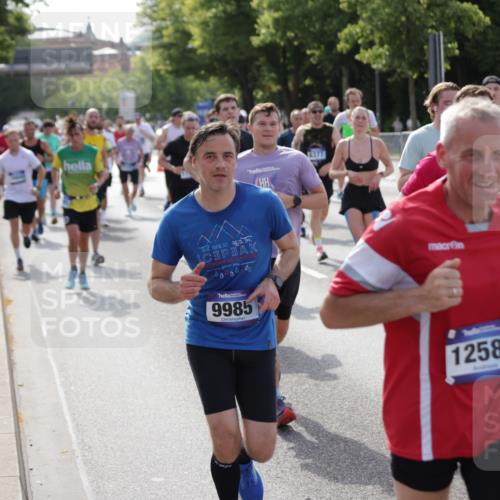 29.06.2025 - hella hamburg halbmarathon Jannik Wohlers http://msf.ph/oto/8251399 29.06.2025 09:56:26 Lombardsbrücke 1460, 1496, 1833, 2013, 2074, 2111, 2208, 2340, 2378, 2396, 2878, 3310, 3652, 4377, 4635, 4897, 5169, 5194, 5839, 6033, 6377, 6561, 6562, 6631, 7176, 8112, 8261, 8572, 8587, 8618, 8661, 8710, 8813, 8863, 8921, 9082, 9497, 9597, 9638, 9876, 9985, 10189, 10371, 10508, 10896, 11184, 11809, 12311, 12482, 12584, 12585, 12590, 12651, 12690, 12858, 13245, 13282, 13394, 13609, 13962, 14033, 14526, 14588, 14834, 14990, 15149, 15818 meine-sportfotos.de