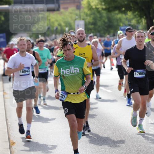 29.06.2025 - hella hamburg halbmarathon Jannik Wohlers http://msf.ph/oto/8251410 29.06.2025 09:56:27 Lombardsbrücke 1460, 1496, 1783, 1833, 2013, 2074, 2111, 2208, 2340, 2378, 2396, 2878, 3310, 3652, 3791, 4377, 4635, 4770, 4897, 5008, 5169, 5194, 5839, 6033, 6377, 6631, 7176, 8112, 8261, 8572, 8587, 8618, 8661, 8710, 8813, 8863, 8921, 9082, 9497, 9638, 9876, 9985, 10189, 10371, 10896, 11184, 12311, 12482, 12584, 12585, 12590, 12651, 12690, 12733, 12858, 13245, 13282, 13394, 13609, 13962, 14033, 14526, 14562, 14588, 14834, 14990, 15149, 15818 meine-sportfotos.de