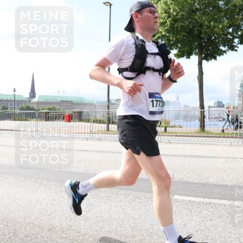 29.06.2025 - hella hamburg halbmarathon Lena Gebhardt http://msf.ph/oto/8251427 29.06.2025 10:10:26 Lombardsbrücke 1548, 1573, 3921, 4389, 5182, 5440, 5511, 5990, 5991, 7042, 7081, 7250, 7333, 7636, 7685, 8219, 8890, 9366, 9434, 9674, 9681, 9816, 10036, 10943, 11027, 11180, 11355, 11887, 11904, 11905, 12008, 12629, 13797, 13825, 13901, 14679, 14822, 15409, 16166, 16344, 16445, 16639, 16872, 17148, 17730, 18196, 19023 meine-sportfotos.de