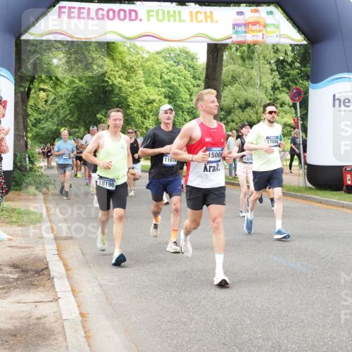 29.06.2025 - hella hamburg halbmarathon MichiJ http://msf.ph/oto/8251430 29.06.2025 10:52:03 Zwischen KM18-KM19 4146, 4613, 7271, 7474, 9254, 11614, 13210, 13901, 14306, 15009, 15377, 16237, 17550, 18196, 18426 meine-sportfotos.de