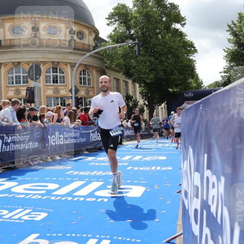 29.06.2025 - hella hamburg halbmarathon Strokosch-Dieckow http://msf.ph/oto/8251520 29.06.2025 10:40:37 Ziel 1882, 1912, 2324, 2714, 2750, 4843, 4889, 5026, 5745, 7284, 7622, 8629, 9294, 10900, 11767, 12365, 12540, 12865, 14092, 14272, 14820, 15015, 15164, 15351, 15493, 15542, 16201, 16249, 16599, 17214, 17724, 18192, 18399 meine-sportfotos.de