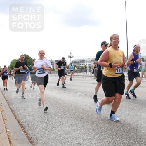 29.06.2025 - hella hamburg halbmarathon Lena Gebhardt http://msf.ph/oto/8251552 29.06.2025 10:34:10 Lombardsbrücke 1189, 1275, 1417, 1672, 1705, 1787, 1896, 2265, 2412, 2464, 2482, 2496, 2510, 2511, 2526, 2801, 2933, 3145, 3264, 3340, 3345, 3560, 3829, 3848, 4479, 4540, 4696, 4807, 4824, 4826, 4942, 5557, 5561, 5566, 5584, 5609, 5691, 5821, 5822, 5887, 6105, 6364, 6515, 6516, 6571, 6574, 6956, 7027, 7324, 7329, 7565, 8202, 8277, 8349, 8375, 8377, 8383, 8401, 8965, 9094, 9379, 9875, 9995, 10007, 10071, 10360, 10561, 10564, 11872, 13957, 16919, 17230, 18158, 18941 meine-sportfotos.de