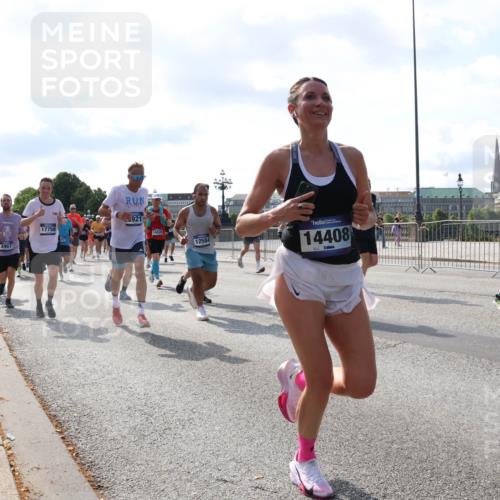 29.06.2025 - hella hamburg halbmarathon Lena Gebhardt http://msf.ph/oto/8251603 29.06.2025 09:56:43 Lombardsbrücke 1452, 1460, 1496, 1499, 1592, 1628, 1783, 1833, 1877, 2013, 2058, 2074, 2082, 2111, 2208, 2340, 2378, 2396, 2771, 2878, 2953, 2996, 3256, 3296, 3310, 3652, 3791, 4065, 4077, 4377, 4404, 4635, 4711, 4770, 4833, 4897, 5008, 5169, 5194, 5482, 5600, 5607, 5839, 5978, 6033, 6168, 6286, 6377, 6511, 6512, 6561, 6562, 6631, 7176, 7383, 7475, 7583, 7943, 8112, 8261, 8361, 8514, 8572, 8587, 8618, 8661, 8710, 8813, 8863, 8921, 8968, 8996, 9082, 9246, 9497, 9537, 9597, 9638 meine-sportfotos.de