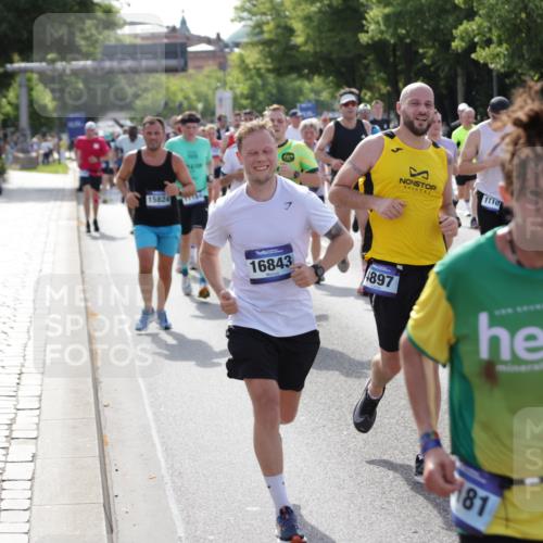 29.06.2025 - hella hamburg halbmarathon Jannik Wohlers http://msf.ph/oto/8251638 29.06.2025 09:56:30 Lombardsbrücke 1381, 1460, 1496, 1783, 1833, 2013, 2074, 2111, 2208, 2340, 2378, 2396, 2878, 3310, 3575, 3652, 3791, 4377, 4635, 4770, 4897, 5008, 5169, 5194, 5319, 5839, 6033, 6377, 6631, 7176, 8112, 8572, 8587, 8618, 8661, 8710, 8813, 8863, 8921, 9082, 9497, 9876, 9985, 10189, 10371, 10859, 10896, 11184, 12311, 12482, 12585, 12590, 12651, 12690, 12733, 12858, 13245, 13282, 13609, 13865, 13962, 14033, 14526, 14562, 14588, 14834, 15149, 15818 meine-sportfotos.de