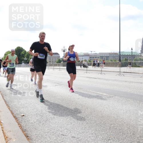 29.06.2025 - hella hamburg halbmarathon Lena Gebhardt http://msf.ph/oto/8251643 29.06.2025 10:10:29 Lombardsbrücke 1548, 1573, 3921, 4389, 5182, 5440, 5511, 5990, 5991, 7042, 7081, 7250, 7333, 7636, 7685, 8219, 8890, 9366, 9434, 9681, 9816, 10036, 10943, 11027, 11180, 11355, 11887, 11904, 11905, 12008, 12629, 13797, 13825, 13901, 14679, 14822, 15409, 16166, 16344, 16445, 16639, 16872, 17148, 17532, 17730, 18196, 18949, 19023 meine-sportfotos.de