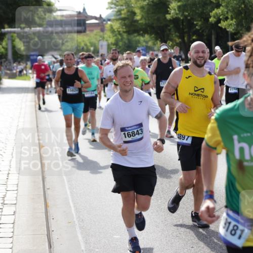 29.06.2025 - hella hamburg halbmarathon Jannik Wohlers http://msf.ph/oto/8251671 29.06.2025 09:56:30 Lombardsbrücke 1381, 1460, 1496, 1783, 1833, 2013, 2074, 2111, 2208, 2340, 2378, 2396, 2878, 3310, 3575, 3652, 3791, 4377, 4635, 4770, 4897, 5008, 5169, 5194, 5319, 5839, 6033, 6377, 6631, 7176, 8112, 8572, 8587, 8618, 8661, 8710, 8813, 8863, 8921, 9082, 9497, 9876, 9985, 10189, 10371, 10859, 10896, 11184, 12311, 12482, 12585, 12590, 12651, 12690, 12733, 12858, 13245, 13282, 13609, 13865, 13962, 14033, 14526, 14562, 14588, 14834, 15149, 15818 meine-sportfotos.de