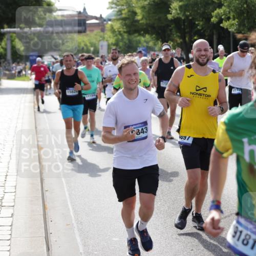 29.06.2025 - hella hamburg halbmarathon Jannik Wohlers http://msf.ph/oto/8251682 29.06.2025 09:56:30 Lombardsbrücke 1381, 1460, 1496, 1783, 1833, 2013, 2074, 2111, 2208, 2340, 2378, 2396, 2878, 3310, 3575, 3652, 3791, 4377, 4635, 4770, 4897, 5008, 5169, 5194, 5319, 5839, 6033, 6377, 6631, 7176, 8112, 8572, 8587, 8618, 8661, 8710, 8813, 8863, 8921, 9082, 9497, 9876, 9985, 10189, 10371, 10859, 10896, 11184, 12311, 12482, 12585, 12590, 12651, 12690, 12733, 12858, 13245, 13282, 13609, 13865, 13962, 14033, 14526, 14562, 14588, 14834, 15149, 15818 meine-sportfotos.de