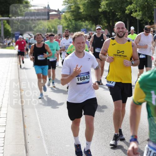 29.06.2025 - hella hamburg halbmarathon Jannik Wohlers http://msf.ph/oto/8251694 29.06.2025 09:56:30 Lombardsbrücke 1381, 1460, 1496, 1783, 1833, 2013, 2074, 2111, 2208, 2340, 2378, 2396, 2878, 3310, 3575, 3652, 3791, 4377, 4635, 4770, 4897, 5008, 5169, 5194, 5319, 5839, 6033, 6377, 6631, 7176, 8112, 8572, 8587, 8618, 8661, 8710, 8813, 8863, 8921, 9082, 9497, 9876, 9985, 10189, 10371, 10859, 10896, 11184, 12311, 12482, 12585, 12590, 12651, 12690, 12733, 12858, 13245, 13282, 13609, 13865, 13962, 14033, 14526, 14562, 14588, 14834, 15149, 15818 meine-sportfotos.de