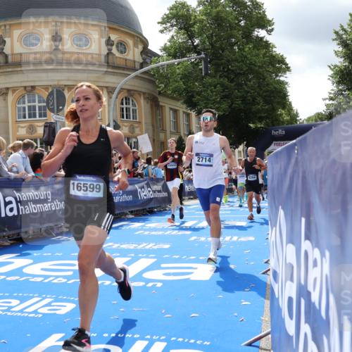 29.06.2025 - hella hamburg halbmarathon Strokosch-Dieckow http://msf.ph/oto/8251704 29.06.2025 10:40:43 Ziel 1631, 1882, 1912, 2324, 2714, 2750, 4634, 4843, 4889, 5014, 5026, 5745, 6429, 7080, 7109, 7378, 7622, 8074, 8629, 9294, 9979, 10369, 10900, 11959, 12865, 14092, 14272, 14820, 15351, 15493, 15542, 16201, 16249, 16599, 17486, 17724, 18399 meine-sportfotos.de
