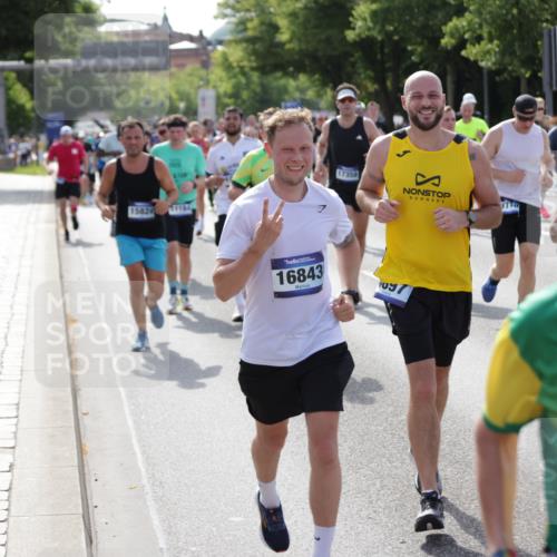 29.06.2025 - hella hamburg halbmarathon Jannik Wohlers http://msf.ph/oto/8251718 29.06.2025 09:56:30 Lombardsbrücke 1381, 1460, 1496, 1783, 1833, 2013, 2074, 2111, 2208, 2340, 2378, 2396, 2878, 3310, 3575, 3652, 3791, 4377, 4635, 4770, 4897, 5008, 5169, 5194, 5319, 5839, 6033, 6377, 6631, 7176, 8112, 8572, 8587, 8618, 8661, 8710, 8813, 8863, 8921, 9082, 9497, 9876, 9985, 10189, 10371, 10859, 10896, 11184, 12311, 12482, 12585, 12590, 12651, 12690, 12733, 12858, 13245, 13282, 13609, 13865, 13962, 14033, 14526, 14562, 14588, 14834, 15149, 15818 meine-sportfotos.de
