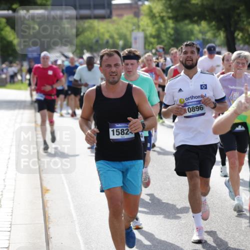 29.06.2025 - hella hamburg halbmarathon Jannik Wohlers http://msf.ph/oto/8251758 29.06.2025 09:56:31 Lombardsbrücke 1381, 1460, 1496, 1537, 1783, 1833, 2013, 2074, 2111, 2340, 2378, 2396, 2839, 2869, 2878, 3310, 3575, 3652, 3791, 4377, 4635, 4770, 4897, 5008, 5169, 5194, 5319, 5839, 6033, 6377, 6631, 7176, 8112, 8572, 8587, 8618, 8661, 8710, 8813, 8863, 8921, 8930, 9082, 9497, 9876, 9985, 10133, 10189, 10371, 10859, 10896, 11184, 12311, 12482, 12585, 12590, 12651, 12690, 12733, 12858, 13245, 13282, 13609, 13865, 13962, 14033, 14482, 14526, 14562, 14588, 14834, 15149, 15818 meine-sportfotos.de