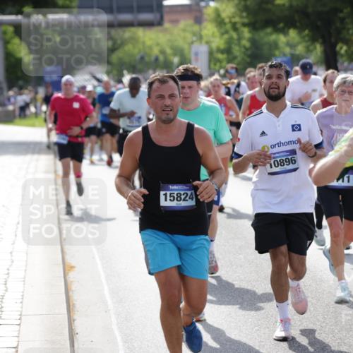 29.06.2025 - hella hamburg halbmarathon Jannik Wohlers http://msf.ph/oto/8251767 29.06.2025 09:56:31 Lombardsbrücke 1381, 1460, 1496, 1537, 1783, 1833, 2013, 2074, 2111, 2340, 2378, 2396, 2839, 2869, 2878, 3310, 3575, 3652, 3791, 4377, 4635, 4770, 4897, 5008, 5169, 5194, 5319, 5839, 6033, 6377, 6631, 7176, 8112, 8572, 8587, 8618, 8661, 8710, 8813, 8863, 8921, 8930, 9082, 9497, 9876, 9985, 10133, 10189, 10371, 10859, 10896, 11184, 12311, 12482, 12585, 12590, 12651, 12690, 12733, 12858, 13245, 13282, 13609, 13865, 13962, 14033, 14482, 14526, 14562, 14588, 14834, 15149, 15818 meine-sportfotos.de