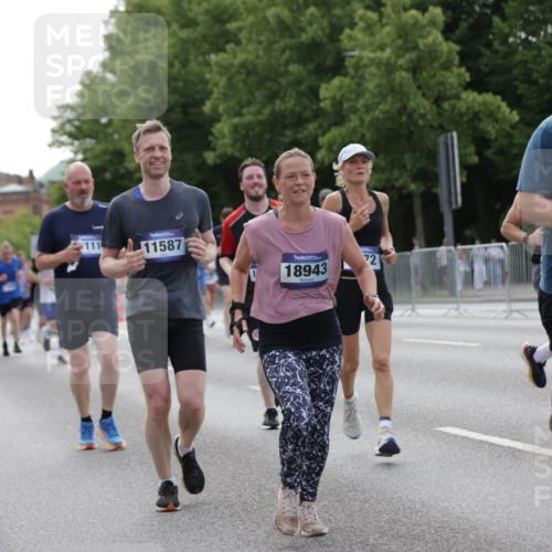 29.06.2025 - hella hamburg halbmarathon Jannik Wohlers http://msf.ph/oto/8251792 29.06.2025 10:31:02 Lombardsbrücke 1292, 1979, 2414, 2914, 4817, 4953, 5165, 5437, 5846, 5943, 6057, 6078, 6546, 6573, 7604, 7772, 8050, 9183, 10111, 10240, 10586, 11587, 13724, 14349, 15024, 15222, 15575, 15725, 16457, 16978, 17404, 17517, 17587, 17706, 17989, 18390, 18507, 18672, 18883, 18943 meine-sportfotos.de