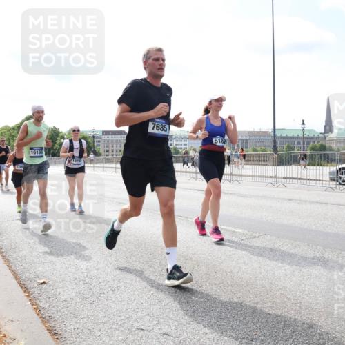 29.06.2025 - hella hamburg halbmarathon Lena Gebhardt http://msf.ph/oto/8251793 29.06.2025 10:10:29 Lombardsbrücke 1548, 1573, 3921, 4389, 5182, 5440, 5511, 5990, 5991, 7042, 7081, 7250, 7333, 7636, 7685, 8219, 8890, 9366, 9434, 9681, 9816, 10036, 10943, 11027, 11180, 11355, 11887, 11904, 11905, 12008, 12629, 13797, 13825, 13901, 14679, 14822, 15409, 16166, 16344, 16445, 16639, 16872, 17148, 17532, 17730, 18196, 18949, 19023 meine-sportfotos.de