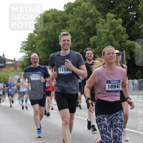29.06.2025 - hella hamburg halbmarathon Jannik Wohlers http://msf.ph/oto/8251846 29.06.2025 10:31:03 Lombardsbrücke 1292, 2414, 2914, 4817, 4953, 5165, 5846, 5943, 6078, 6546, 6573, 7604, 7772, 8050, 9183, 10111, 10240, 10586, 11587, 13724, 14349, 15024, 15222, 15575, 15725, 16457, 16978, 17404, 17517, 17706, 17989, 18390, 18507, 18672, 18883, 18943 meine-sportfotos.de