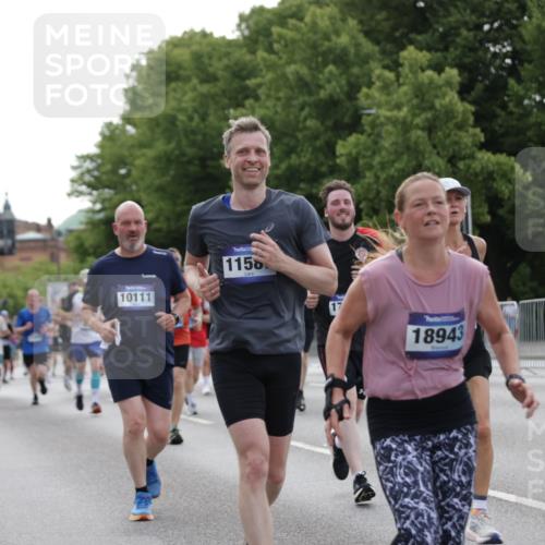 29.06.2025 - hella hamburg halbmarathon Jannik Wohlers http://msf.ph/oto/8251868 29.06.2025 10:31:03 Lombardsbrücke 1292, 2414, 2914, 4817, 4953, 5165, 5846, 5943, 6078, 6546, 6573, 7604, 7772, 8050, 9183, 10111, 10240, 10586, 11587, 13724, 14349, 15024, 15222, 15575, 15725, 16457, 16978, 17404, 17517, 17706, 17989, 18390, 18507, 18672, 18883, 18943 meine-sportfotos.de