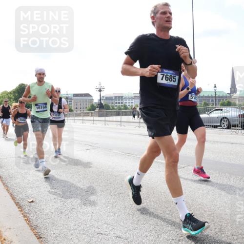 29.06.2025 - hella hamburg halbmarathon Lena Gebhardt http://msf.ph/oto/8251873 29.06.2025 10:10:30 Lombardsbrücke 1186, 1548, 1573, 3921, 4389, 5182, 5440, 5511, 5990, 5991, 7042, 7081, 7250, 7333, 7636, 7685, 8219, 8890, 9366, 9434, 9681, 9816, 10036, 10943, 11027, 11180, 11355, 11887, 11904, 11905, 12008, 12629, 13588, 13797, 13825, 13901, 14679, 14822, 15409, 16166, 16344, 16445, 16639, 16808, 16872, 17148, 17532, 17730, 18196, 18949, 19023 meine-sportfotos.de