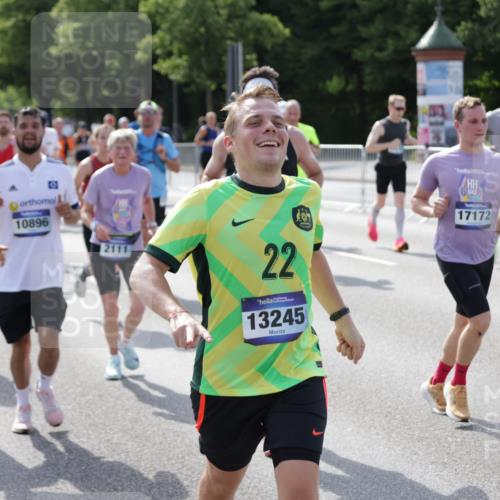 29.06.2025 - hella hamburg halbmarathon Jannik Wohlers http://msf.ph/oto/8251896 29.06.2025 09:56:32 Lombardsbrücke 1381, 1537, 1657, 1783, 1833, 2013, 2074, 2111, 2340, 2378, 2396, 2839, 2869, 2878, 3310, 3575, 3652, 3791, 4377, 4635, 4770, 4897, 5008, 5169, 5194, 5319, 5839, 6033, 6377, 6631, 7176, 8112, 8313, 8572, 8587, 8618, 8661, 8710, 8813, 8863, 8921, 8930, 9082, 9497, 9876, 9985, 10040, 10133, 10189, 10371, 10859, 10896, 11184, 11975, 12311, 12482, 12585, 12590, 12651, 12690, 12733, 12858, 13245, 13282, 13609, 13865, 13962, 14033, 14482, 14526, 14562, 14588, 14834, 15818 meine-sportfotos.de