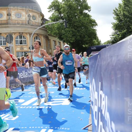 29.06.2025 - hella hamburg halbmarathon Strokosch-Dieckow http://msf.ph/oto/8251910 29.06.2025 10:40:46 Ziel 1631, 1882, 2324, 2714, 2750, 4634, 4889, 5014, 5026, 5745, 6429, 7080, 7109, 7378, 7622, 8074, 8629, 9294, 9547, 9979, 10369, 10900, 10934, 11959, 14092, 14272, 14661, 15351, 15493, 16201, 16249, 16599, 17486, 18173 meine-sportfotos.de