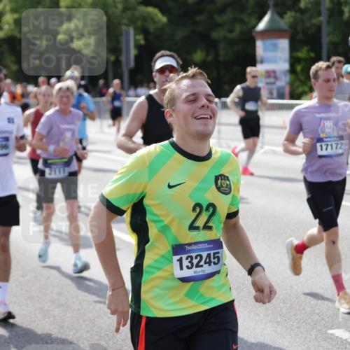 29.06.2025 - hella hamburg halbmarathon Jannik Wohlers http://msf.ph/oto/8251939 29.06.2025 09:56:32 Lombardsbrücke 1381, 1537, 1657, 1783, 1833, 2013, 2074, 2111, 2340, 2378, 2396, 2839, 2869, 2878, 3310, 3575, 3652, 3791, 4377, 4635, 4770, 4897, 5008, 5169, 5194, 5319, 5839, 6033, 6377, 6631, 7176, 8112, 8313, 8572, 8587, 8618, 8661, 8710, 8813, 8863, 8921, 8930, 9082, 9497, 9876, 9985, 10040, 10133, 10189, 10371, 10859, 10896, 11184, 11975, 12311, 12482, 12585, 12590, 12651, 12690, 12733, 12858, 13245, 13282, 13609, 13865, 13962, 14033, 14482, 14526, 14562, 14588, 14834, 15818 meine-sportfotos.de