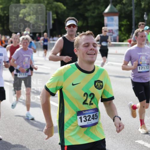 29.06.2025 - hella hamburg halbmarathon Jannik Wohlers http://msf.ph/oto/8251959 29.06.2025 09:56:32 Lombardsbrücke 1381, 1537, 1657, 1783, 1833, 2013, 2074, 2111, 2340, 2378, 2396, 2839, 2869, 2878, 3310, 3575, 3652, 3791, 4377, 4635, 4770, 4897, 5008, 5169, 5194, 5319, 5839, 6033, 6377, 6631, 7176, 8112, 8313, 8572, 8587, 8618, 8661, 8710, 8813, 8863, 8921, 8930, 9082, 9497, 9876, 9985, 10040, 10133, 10189, 10371, 10859, 10896, 11184, 11975, 12311, 12482, 12585, 12590, 12651, 12690, 12733, 12858, 13245, 13282, 13609, 13865, 13962, 14033, 14482, 14526, 14562, 14588, 14834, 15818 meine-sportfotos.de