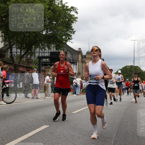 29.06.2025 - hella hamburg halbmarathon Yannick Fuchs http://msf.ph/oto/8252023 29.06.2025 10:47:59 20KM 1267, 1422, 1442, 1502, 1549, 1870, 2058, 2432, 2518, 2630, 3096, 3103, 3819, 4299, 5020, 5259, 6260, 6294, 6374, 7129, 7395, 7478, 7973, 8285, 8394, 9032, 9380, 9791, 9922, 10040, 11009, 11068, 11430, 11789, 11844, 12321, 12607, 12632, 13033, 13147, 13397, 13794, 13803, 13912, 14026, 14239, 14702, 15146, 15838, 15856, 15946, 16623, 16780, 17482, 18308, 18418, 18450, 18514, 18612, 19067 meine-sportfotos.de