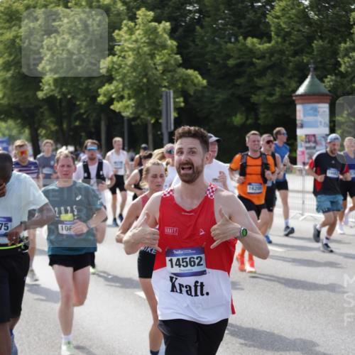 29.06.2025 - hella hamburg halbmarathon Jannik Wohlers http://msf.ph/oto/8252057 29.06.2025 09:56:36 Lombardsbrücke 1381, 1537, 1657, 1783, 2025, 2074, 2111, 2340, 2396, 2839, 2869, 2878, 3093, 3575, 3791, 4726, 4770, 4897, 5008, 5194, 5319, 6033, 6377, 6631, 7176, 7177, 7918, 8112, 8313, 8572, 8651, 8661, 8710, 8813, 8930, 9060, 9082, 9497, 9876, 9985, 10040, 10133, 10189, 10859, 10896, 11184, 11451, 11747, 11975, 12311, 12482, 12528, 12585, 12590, 12690, 12733, 13245, 13267, 13282, 13609, 13865, 13962, 14033, 14036, 14125, 14482, 14562, 14588, 14592, 14834, 15590, 16732 meine-sportfotos.de