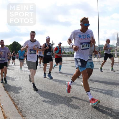 29.06.2025 - hella hamburg halbmarathon Lena Gebhardt http://msf.ph/oto/8252072 29.06.2025 09:56:44 Lombardsbrücke 1452, 1460, 1496, 1499, 1592, 1628, 1783, 1833, 1877, 2013, 2058, 2074, 2082, 2111, 2208, 2340, 2378, 2396, 2771, 2878, 2953, 2996, 3256, 3296, 3310, 3575, 3652, 3791, 4065, 4077, 4377, 4404, 4635, 4711, 4770, 4833, 4897, 5008, 5169, 5194, 5482, 5600, 5607, 5839, 5978, 6033, 6168, 6286, 6377, 6511, 6512, 6561, 6562, 6631, 7176, 7383, 7475, 7583, 7943, 8112, 8261, 8361, 8514, 8572, 8587, 8618, 8661, 8710, 8813, 8863, 8921, 8968, 8996, 9082, 9246, 9497, 9537, 9597, 9638 meine-sportfotos.de