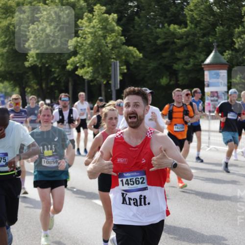 29.06.2025 - hella hamburg halbmarathon Jannik Wohlers http://msf.ph/oto/8252080 29.06.2025 09:56:36 Lombardsbrücke 1381, 1537, 1657, 1783, 2025, 2074, 2111, 2340, 2396, 2839, 2869, 2878, 3093, 3575, 3791, 4726, 4770, 4897, 5008, 5194, 5319, 6033, 6377, 6631, 7176, 7177, 7918, 8112, 8313, 8572, 8651, 8661, 8710, 8813, 8930, 9060, 9082, 9497, 9876, 9985, 10040, 10133, 10189, 10859, 10896, 11184, 11451, 11747, 11975, 12311, 12482, 12528, 12585, 12590, 12690, 12733, 13245, 13267, 13282, 13609, 13865, 13962, 14033, 14036, 14125, 14482, 14562, 14588, 14592, 14834, 15590, 16732 meine-sportfotos.de