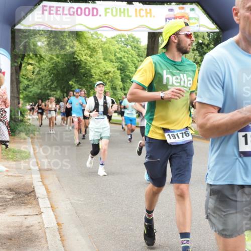 29.06.2025 - hella hamburg halbmarathon MichiJ http://msf.ph/oto/8252088 29.06.2025 10:52:08 Zwischen KM18-KM19 1885, 4613, 6706, 7271, 7474, 9254, 9339, 10756, 11614, 11784, 13210, 15009, 15377, 16063, 16344, 17434, 17550, 18128, 18196, 18525, 19165, 19173, 19176 meine-sportfotos.de