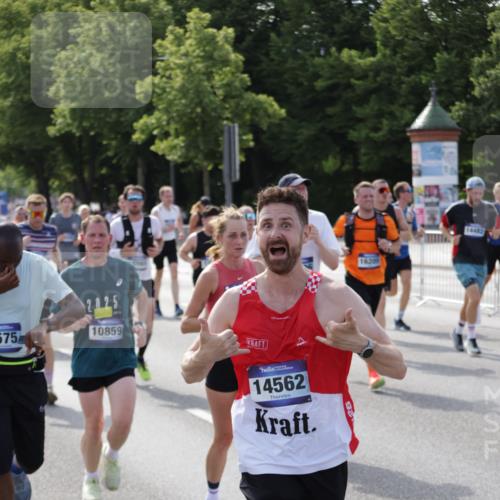 29.06.2025 - hella hamburg halbmarathon Jannik Wohlers http://msf.ph/oto/8252094 29.06.2025 09:56:36 Lombardsbrücke 1381, 1537, 1657, 1783, 2025, 2074, 2111, 2340, 2396, 2839, 2869, 2878, 3093, 3575, 3791, 4726, 4770, 4897, 5008, 5194, 5319, 6033, 6377, 6631, 7176, 7177, 7918, 8112, 8313, 8572, 8651, 8661, 8710, 8813, 8930, 9060, 9082, 9497, 9876, 9985, 10040, 10133, 10189, 10859, 10896, 11184, 11451, 11747, 11975, 12311, 12482, 12528, 12585, 12590, 12690, 12733, 13245, 13267, 13282, 13609, 13865, 13962, 14033, 14036, 14125, 14482, 14562, 14588, 14592, 14834, 15590, 16732 meine-sportfotos.de