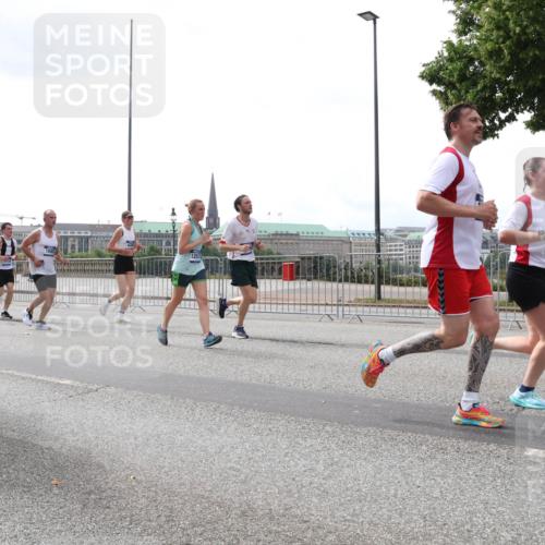 29.06.2025 - hella hamburg halbmarathon Lena Gebhardt http://msf.ph/oto/8252097 29.06.2025 10:45:44 Lombardsbrücke 1004, 1033, 1060, 1085, 1100, 1104, 1421, 1426, 1555, 1713, 1798, 1854, 1867, 1868, 1983, 2008, 2216, 2217, 2398, 2522, 2550, 2657, 2664, 2917, 2954, 2965, 2973, 3357, 3377, 3879, 3993, 4099, 4102, 4104, 4224, 4306, 4317, 4388, 4504, 4572, 4820, 5044, 5099, 5108, 5339, 5635, 5636, 5949, 6133, 6150, 6333, 6623, 6763, 6788, 6911, 6922, 6980, 7268, 7283, 7356, 7530, 7541, 7605, 7859, 8605, 8745, 9120, 9121, 9426, 9620, 10030, 10182, 10225, 10327, 10329, 10367, 10511, 11314 meine-sportfotos.de